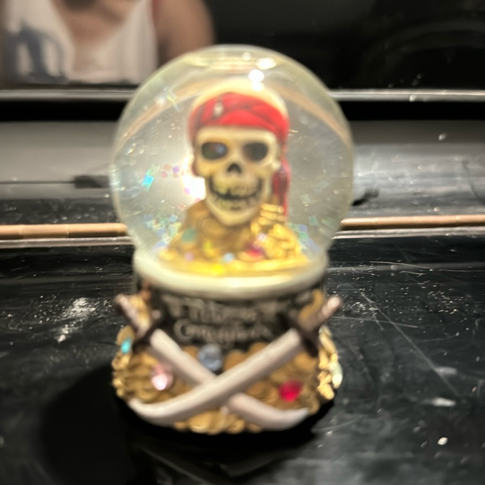 Mini pirates of the Caribbean snow globe Disney brand